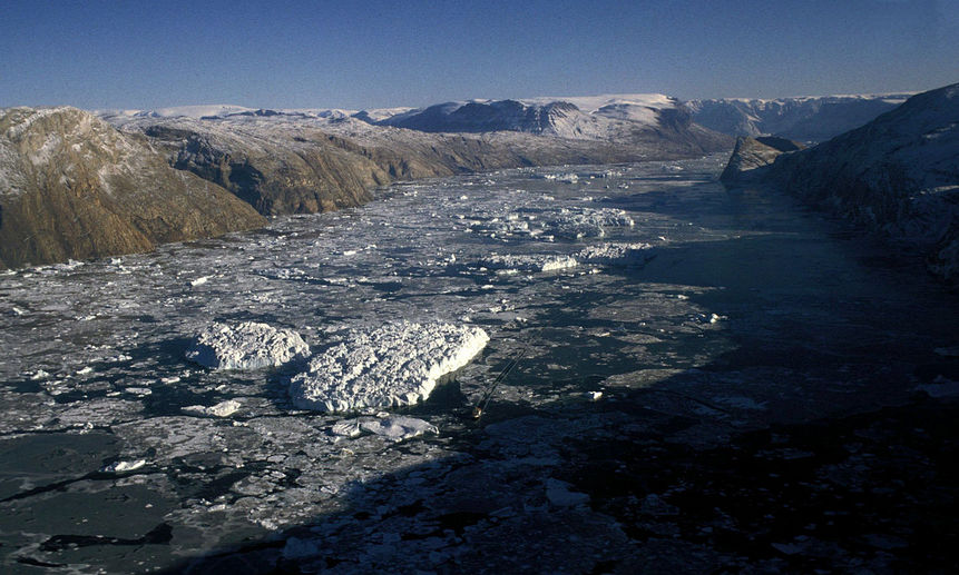 Тающая Гренландия. Фото 	Hannes Grobe (CC-BY-SA-2.5)