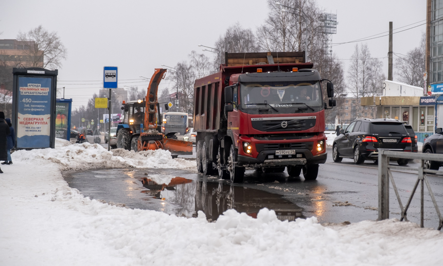 За пять дней машины МДУ вывезли 3,3 тысячи тонны снега.