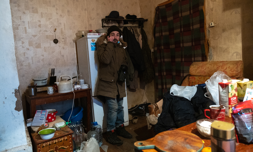 Артём Архипов в своей старой квартире.
