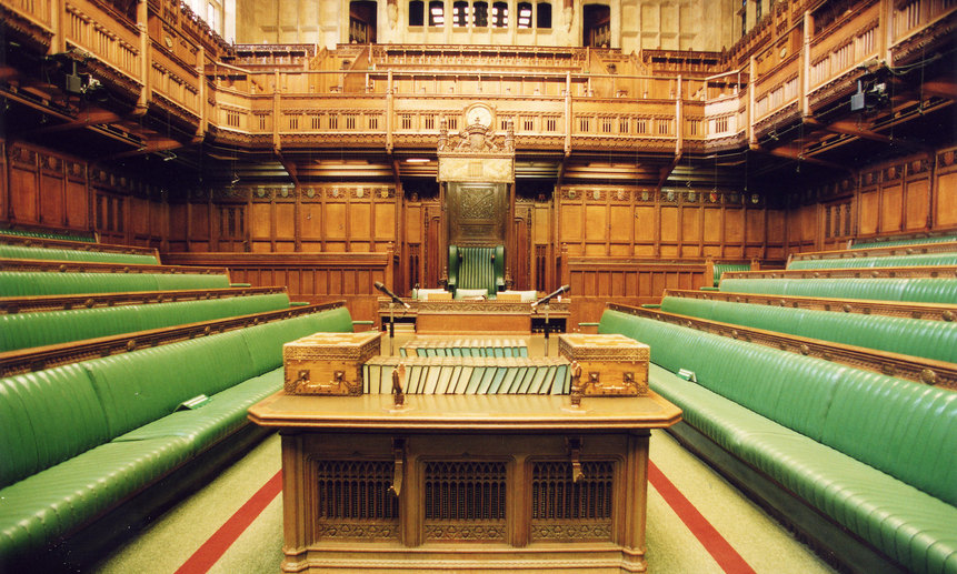 Парламент сам долго не собирался на заседания как раз из-за коронавирусных ограничений. Фото UK Parliament (CC BY-NC-ND 2.0)