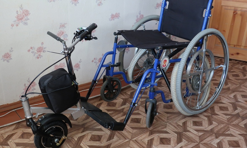 Электрифициованное самоходное инвалидное кресло. Фото со страницы Сергея Лукьянова (vk.com/id154599633)